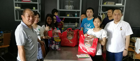 迎國慶祝中秋，燦源裝飾給員工一點心意