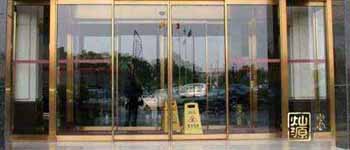 現(xiàn)在會(huì)所裝修都用這種門，耐用又好看，后悔沒聽設(shè)計(jì)師的話