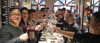 超越夢(mèng)想 ，共創(chuàng)輝煌！燦源裝飾成功舉辦2019新春年夜飯活動(dòng)