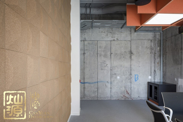 國外廣告公司裝修效果 展示工業(yè)風與媒體元素的天生兼容