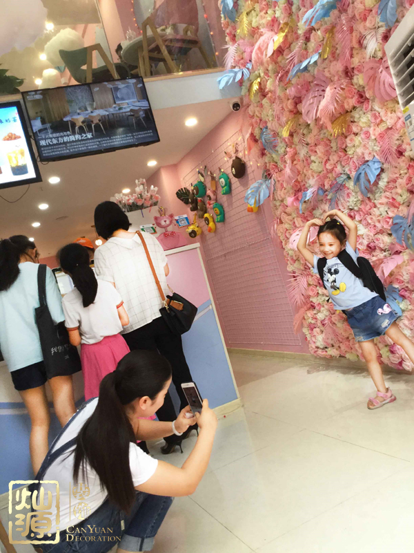 南寧網(wǎng)紅奶茶店設(shè)計裝修實(shí)例分享 顧客絡(luò)繹不絕的原因原來是這個