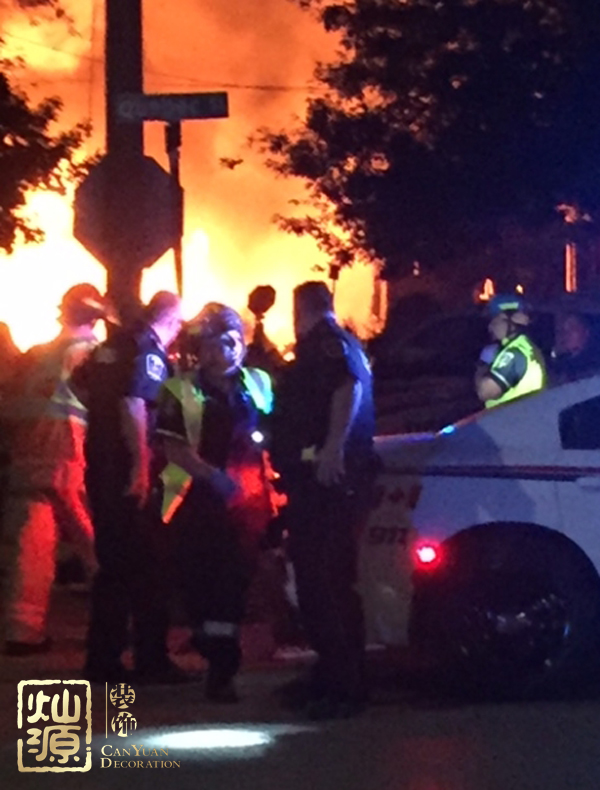 英國倫敦發(fā)生爆炸 探究英國倫敦發(fā)生爆炸的原因及現(xiàn)場照片