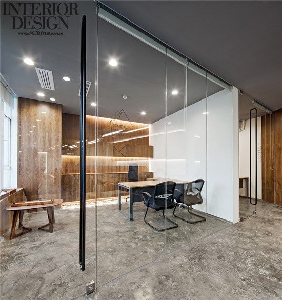 這樣小型辦公室設(shè)計(jì)，空間就像被放大鏡放大了一樣