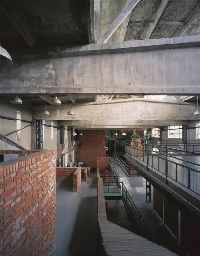 如何讓小型廠房裝修空間顯示的更大？