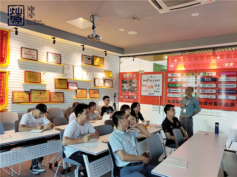 南寧辦公室裝修公司真實質(zhì)量—燦源裝飾員工培訓 南寧辦公室裝修公司真實質(zhì)量—燦源裝飾員工培訓