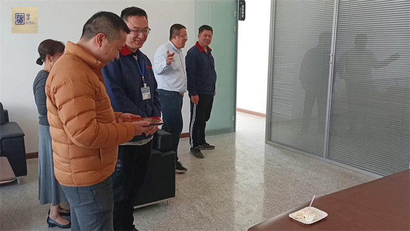 南星科技辦公室裝修現(xiàn)場羅盤指導 南星科技辦公室裝修現(xiàn)場羅盤指導