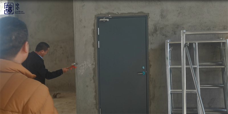 4S店辦公樓裝修項(xiàng)目開工現(xiàn)場(chǎng)敲錘