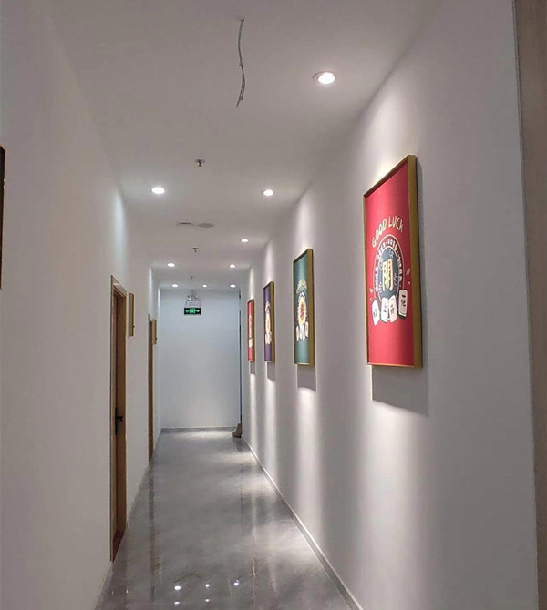 你看到的歲月靜好，因?yàn)橛泄ぱb裝飾裝修公司為你精心打造