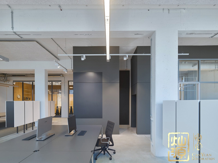 小型網(wǎng)絡(luò)公司時尚科技辦公室裝修設(shè)計案例