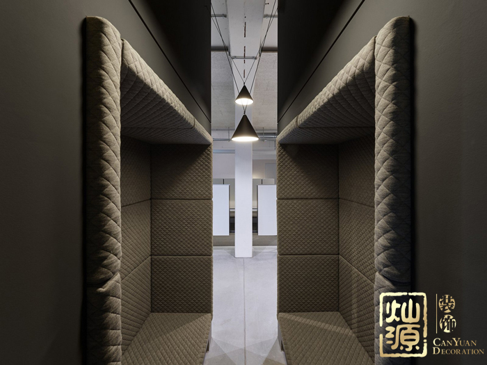 小型網(wǎng)絡(luò)公司時尚科技辦公室裝修設(shè)計案例